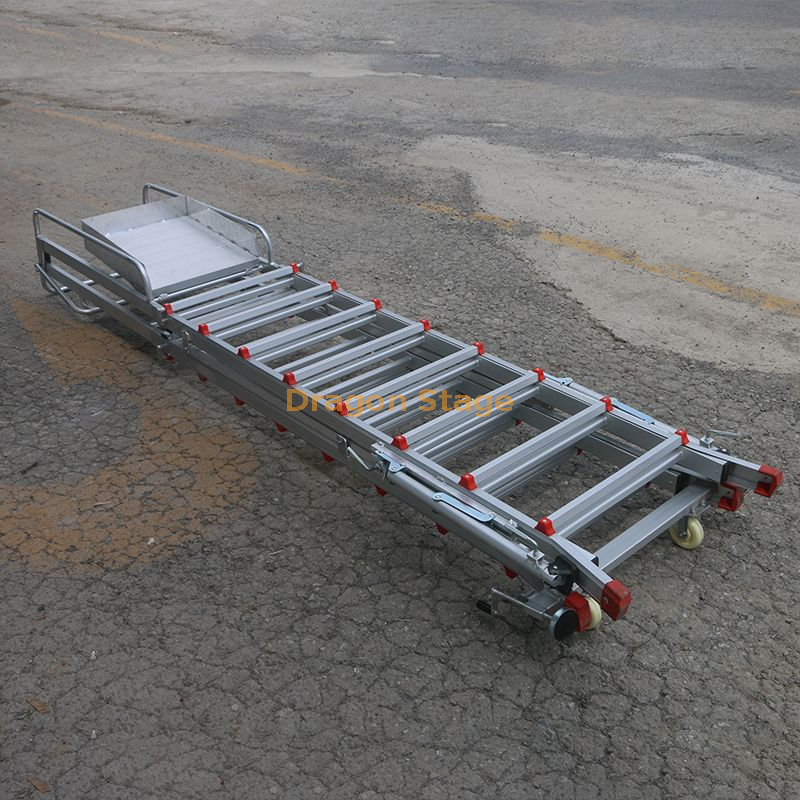 Escalera plegable de aluminio para escenarios con alturas de 900 a 1800 mm.